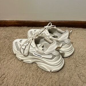 Steve Madden “Possession” Platform Sneaker